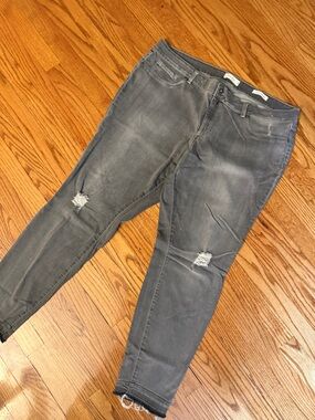 Gray distressed stretch skinny Jeans